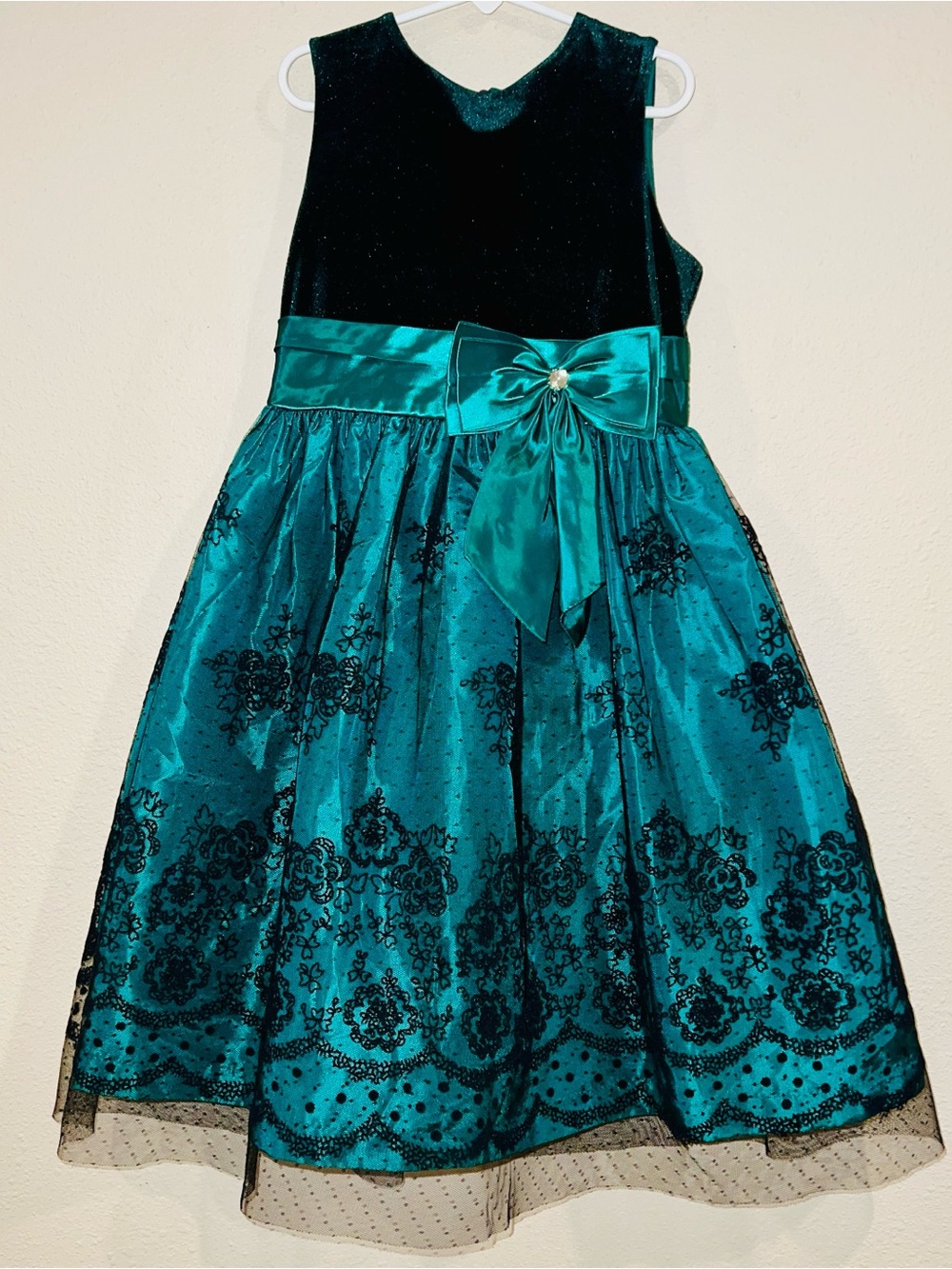 Jayne Copeland girls' holiday green velvet Christmas dress LACE and BOWS classic